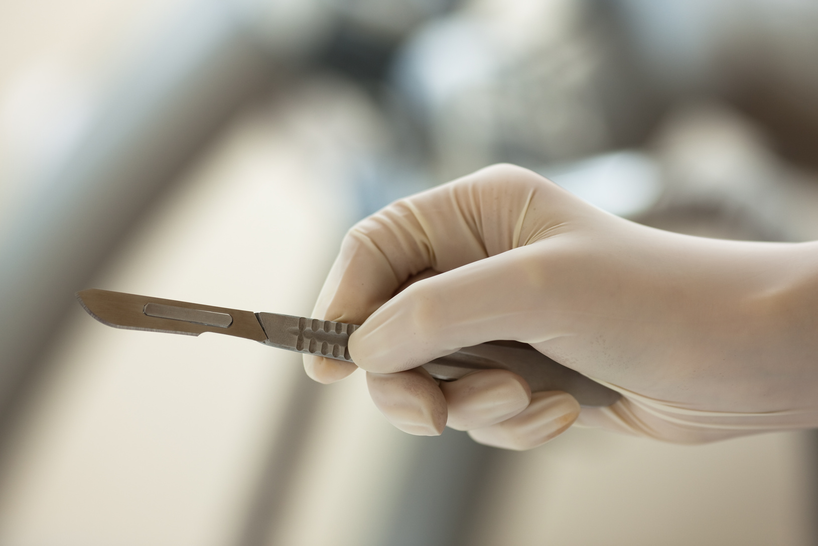 Holding scalpel